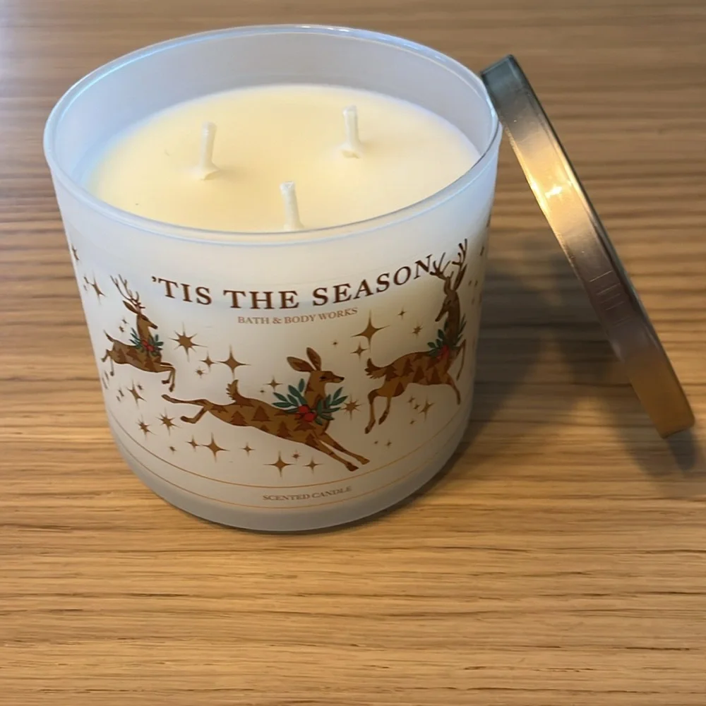 Bath & Body Works 3 Wick Candle. Tis The Season.